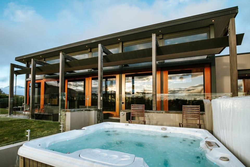 Luxury House | Private spa tub