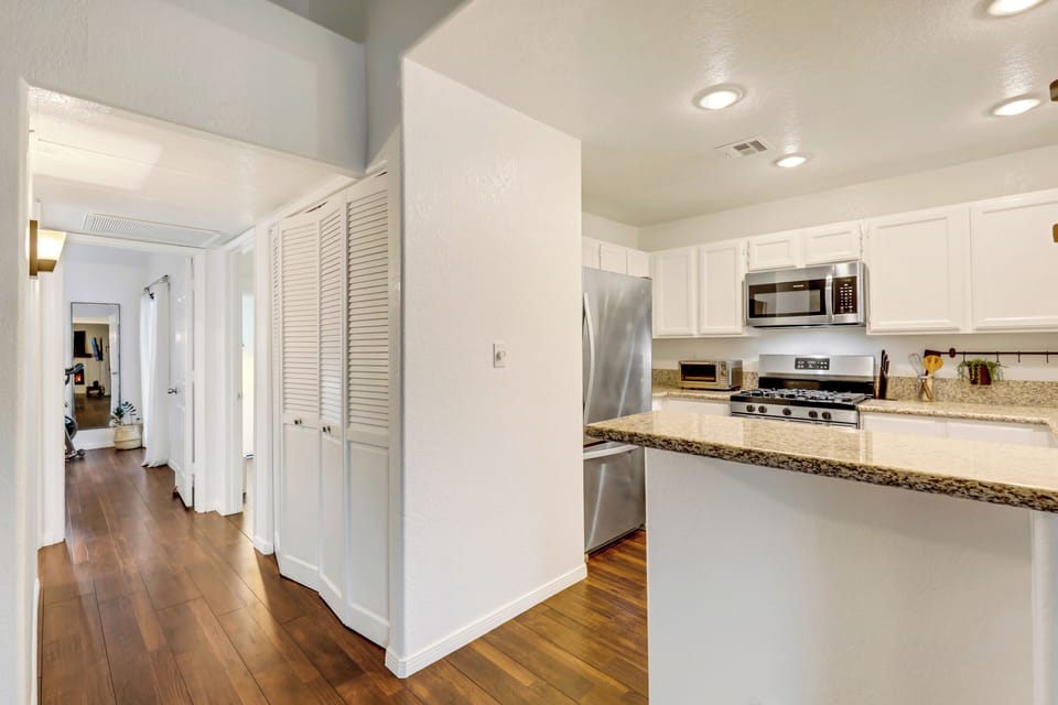 Hallway/ Laundry Room