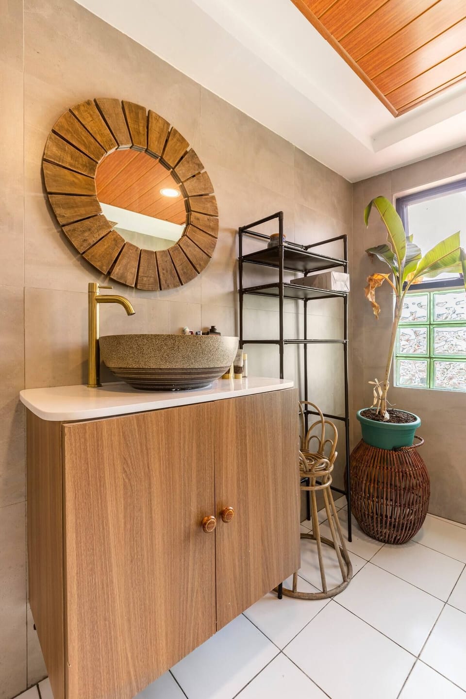 Shower, free toiletries, hair dryer, slippers