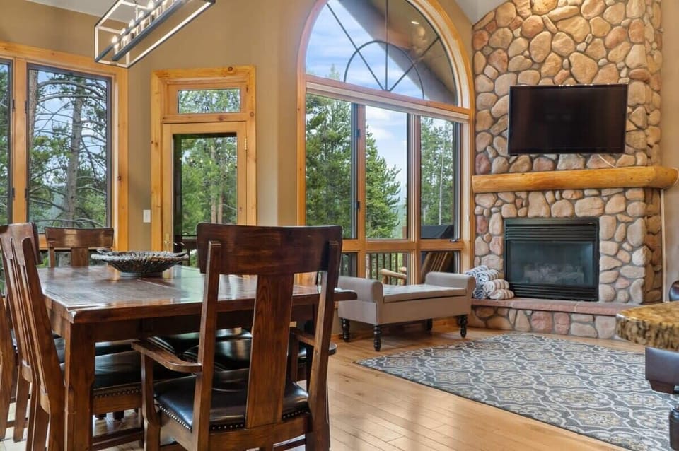 Enjoy meals with your group at the 8-person dining table where you can dine while taking in the gorgeous views and keeping warm by the fire.