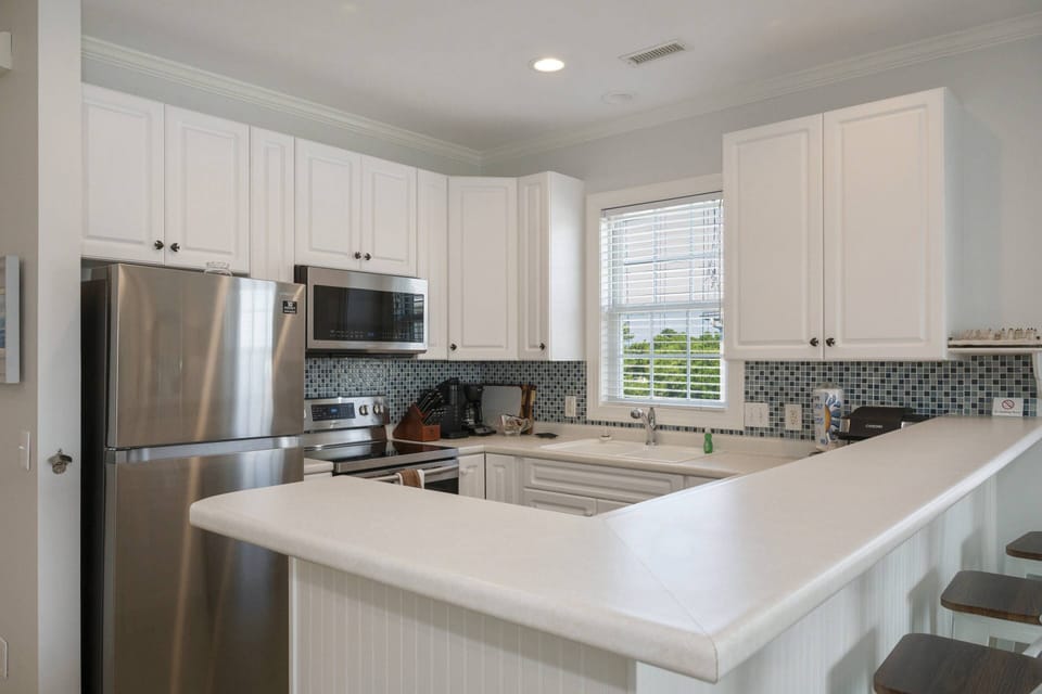 The Bar in the Kitchen can be used for Mobile Working/School, Entertaining the Cook or just Grabbing a Snack.