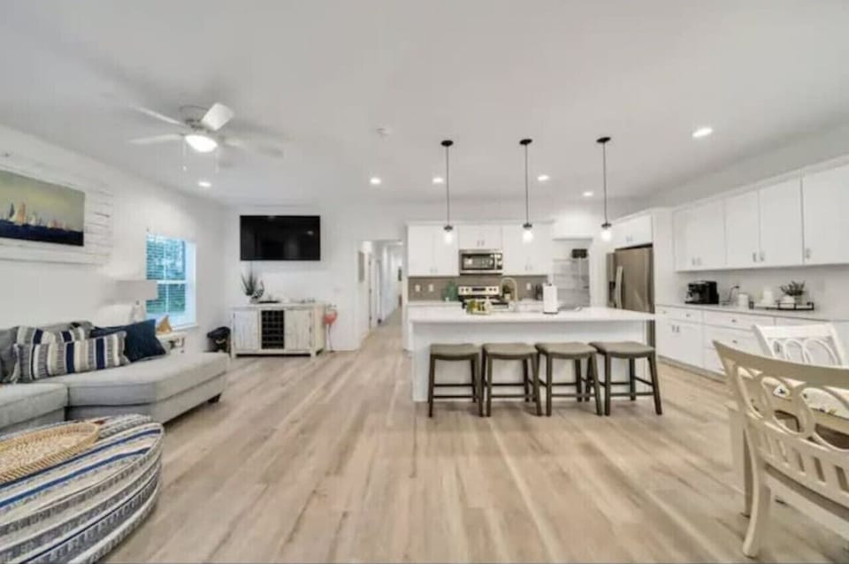 Spacious Floor Plan