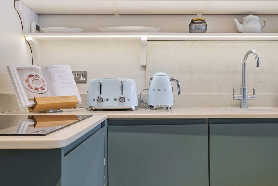 Cottage | Private kitchen | Fridge, dishwasher, electric kettle, toaster