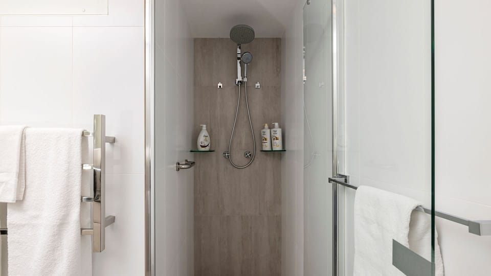 Belvedere Bayfront | Bathroom | Shower | Linen provided | Body wash