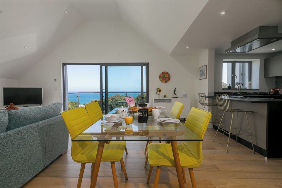 Cottage | Dining