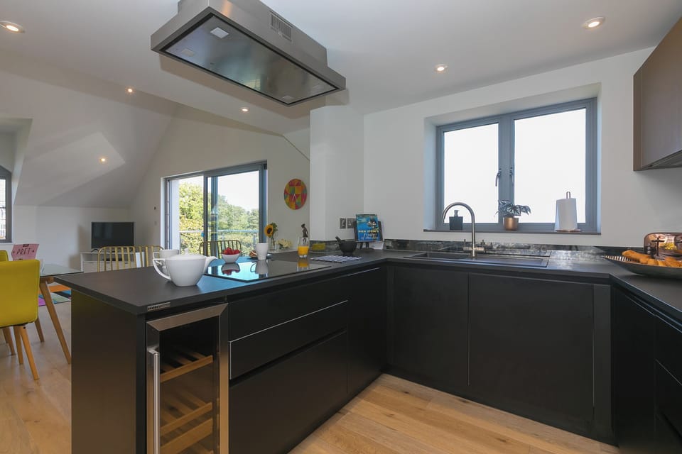Cottage | Private kitchen | Fridge, dishwasher, electric kettle, toaster