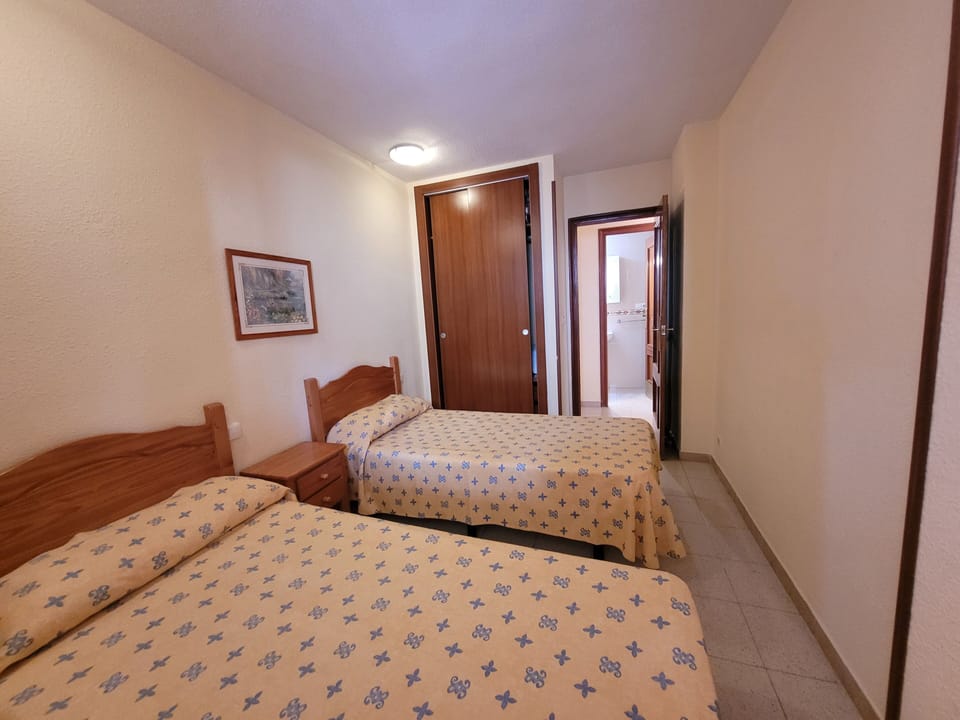 Iron/ironing board, cribs/infant beds, WiFi