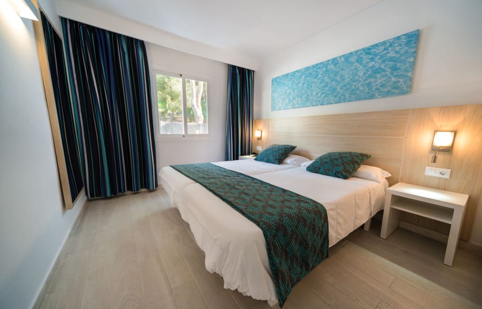 Family Apartment, 1 Bedroom, Balcony | 1 bedroom, premium bedding, blackout drapes, iron/ironing board
