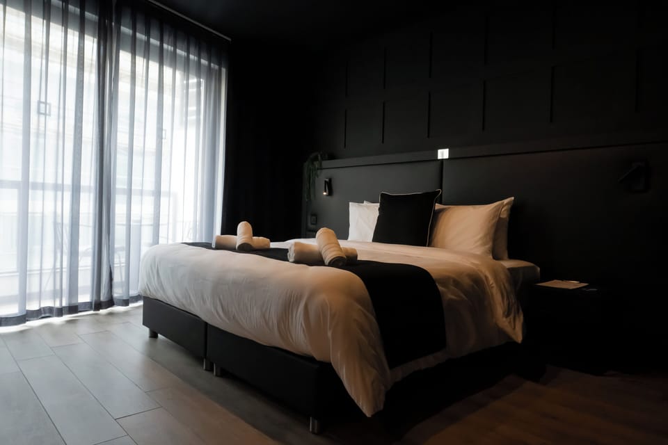 Superior Front Room | Minibar, iron/ironing board, bed sheets