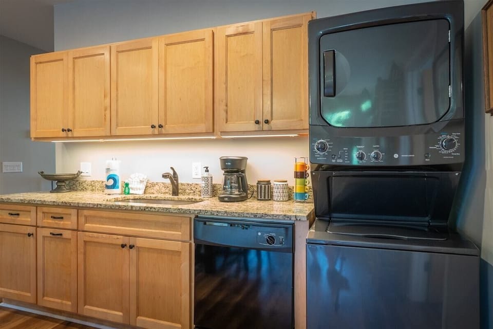 kitchen with washer & dryer