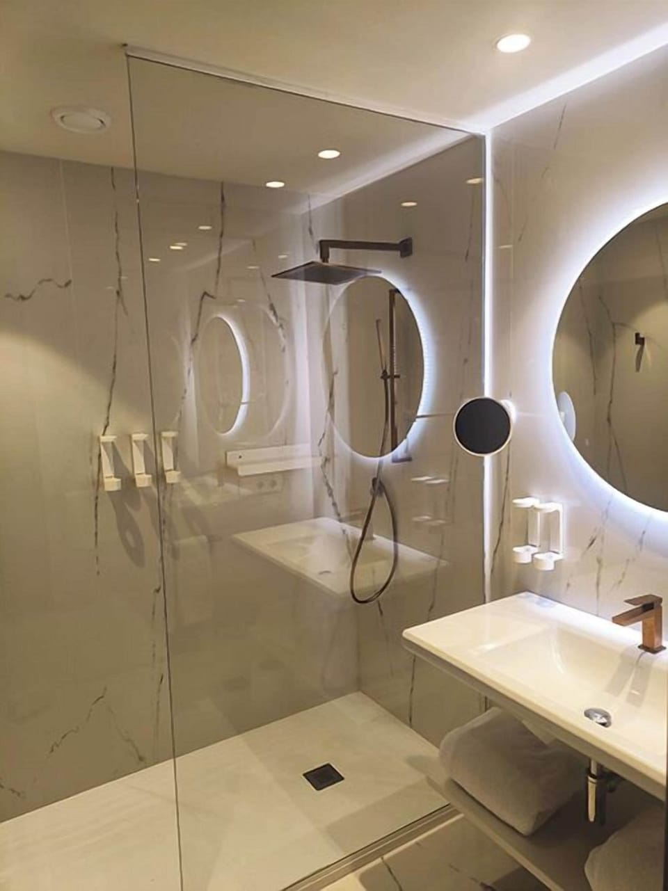 Family Suite, Marina View | Bathroom | Shower, free toiletries, hair dryer, towels