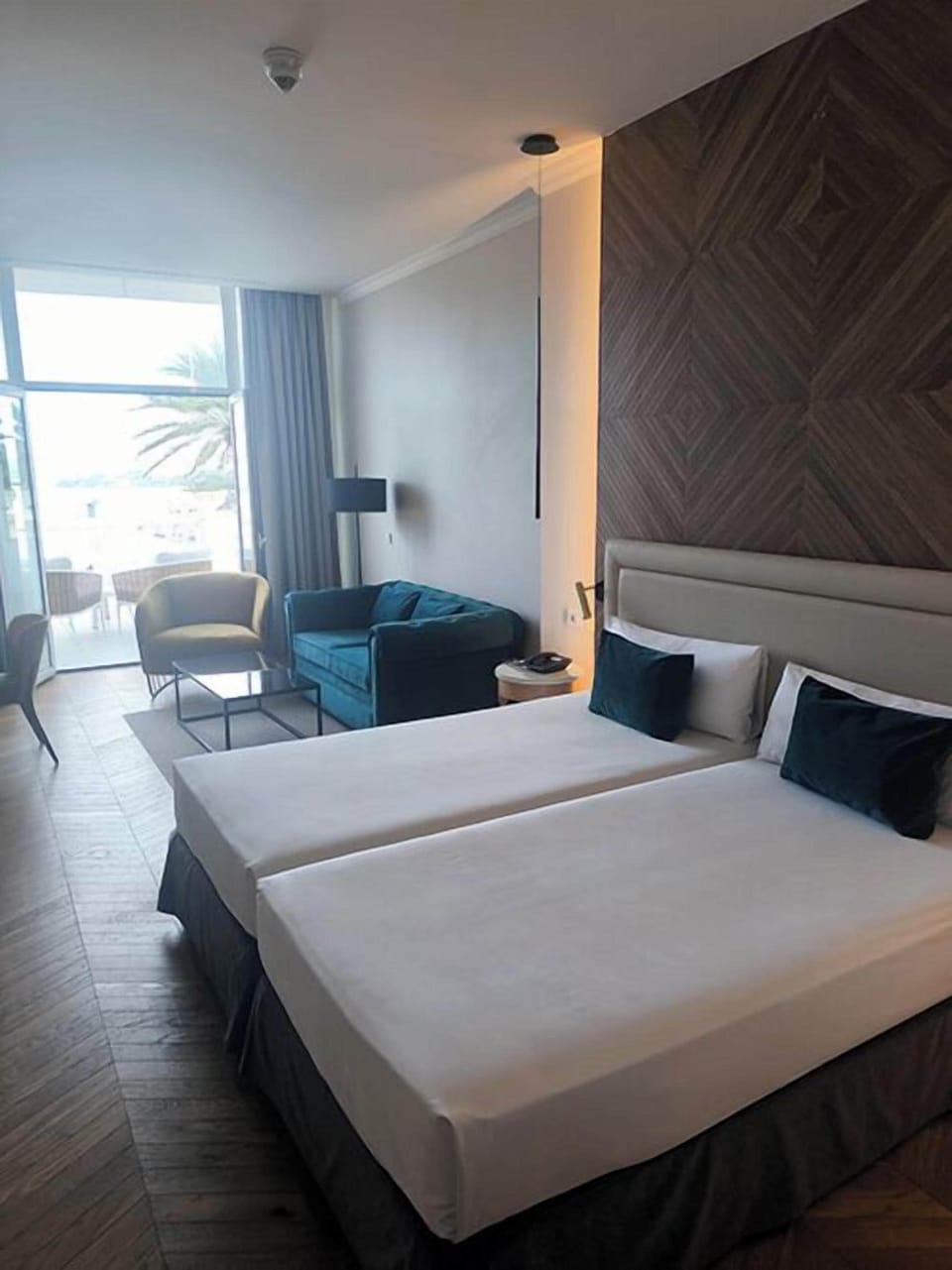 Family Suite, Marina View | Minibar, in-room safe, desk, soundproofing