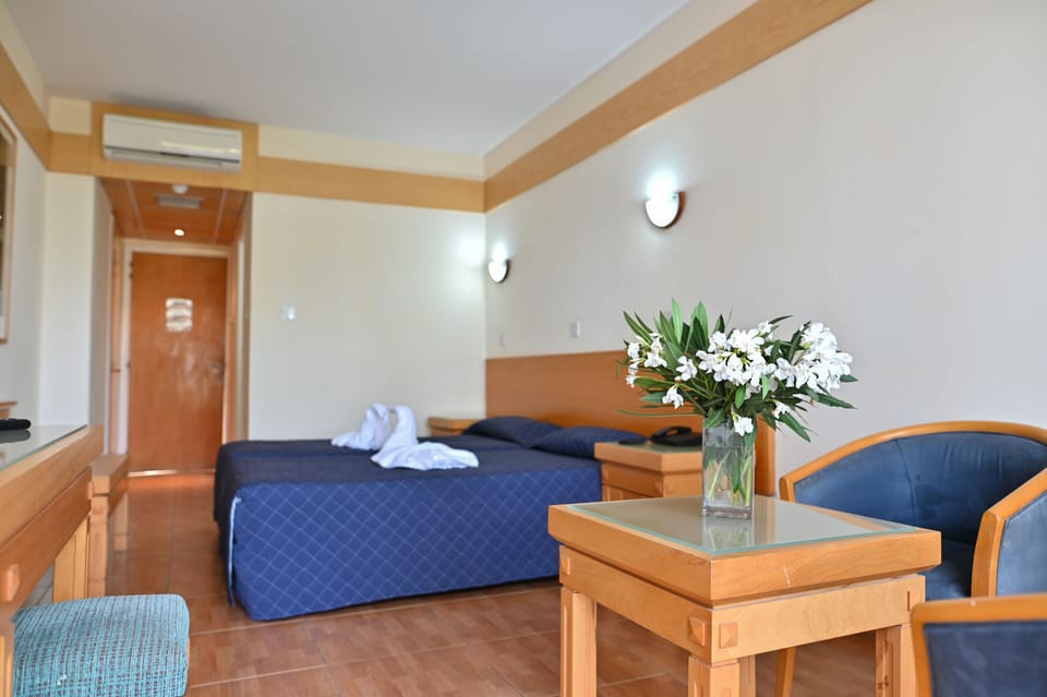 In-room safe, WiFi (free), bed sheets