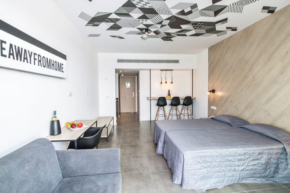 Superior Studio | In-room safe, desk, soundproofing, iron/ironing board (on request)