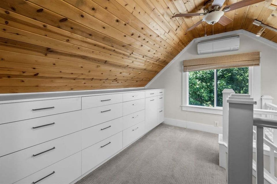 Upstairs Entryway