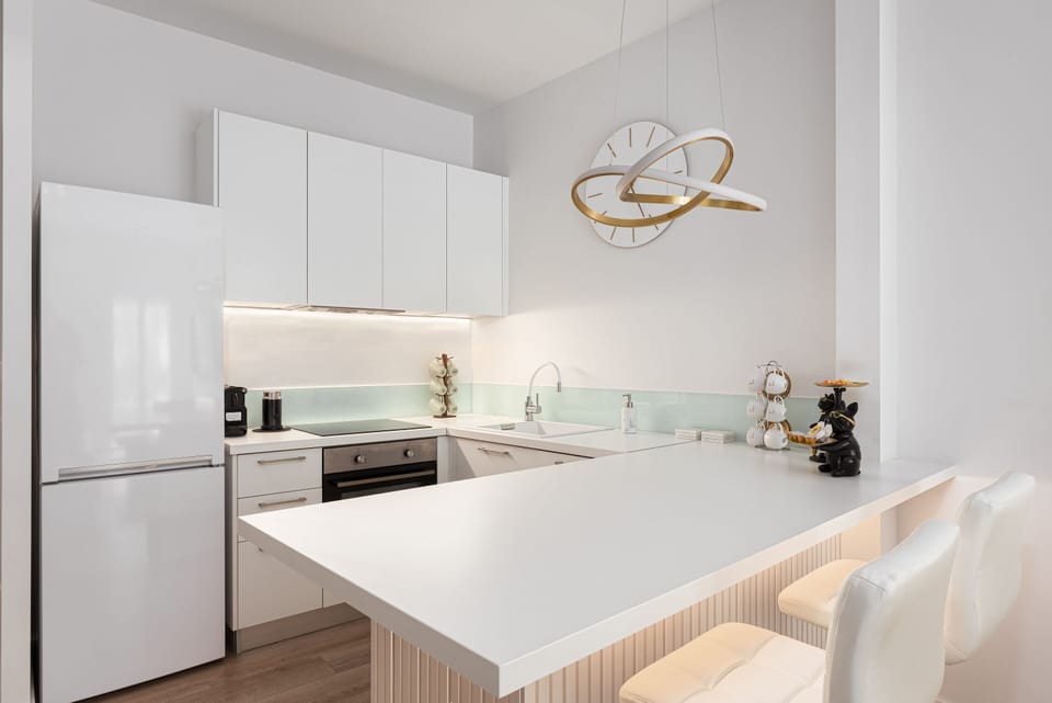 Design Apartment | Private kitchen | Fridge, microwave, oven, stovetop