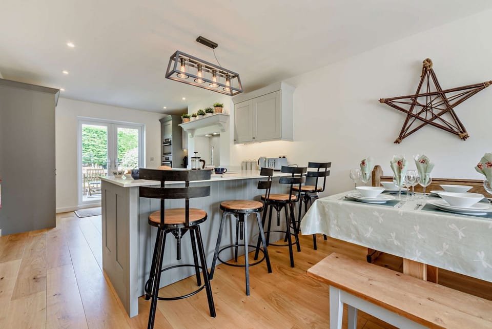 Lulham Kitchen - StayCotswold