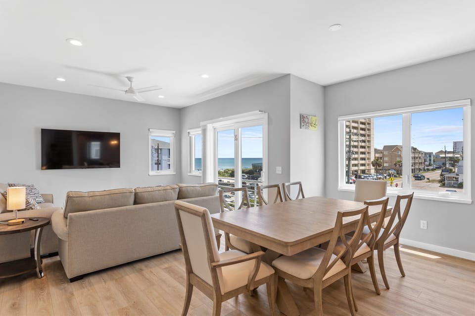Dining Area - Seating for 8
