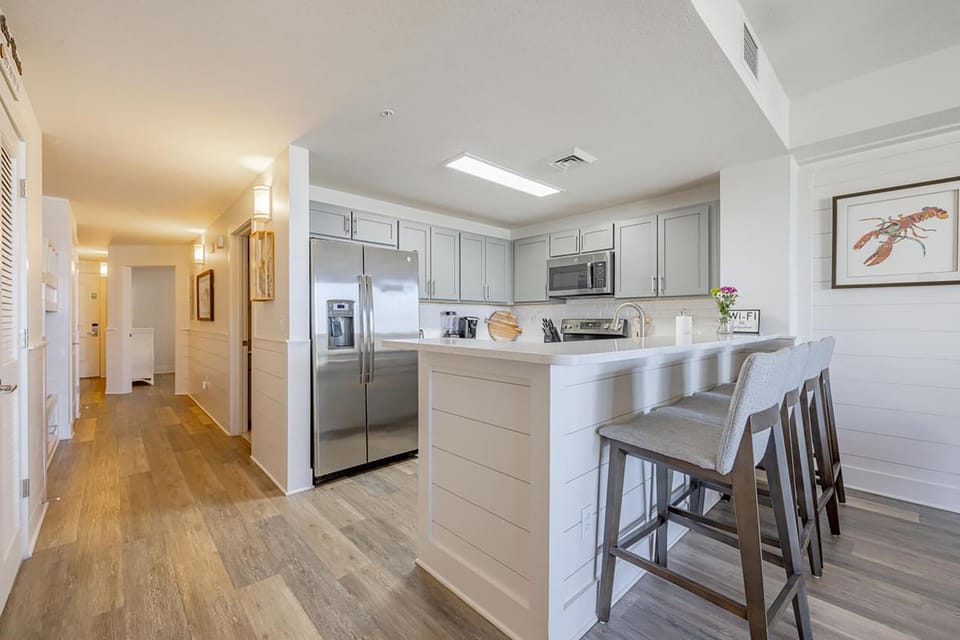 Kitchen with eat-in bar seating
