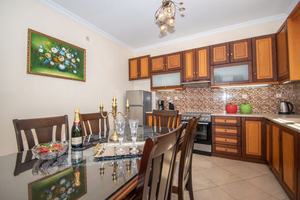 Basic Villa | Private kitchen | Electric kettle, toaster, cookware/dishes/utensils