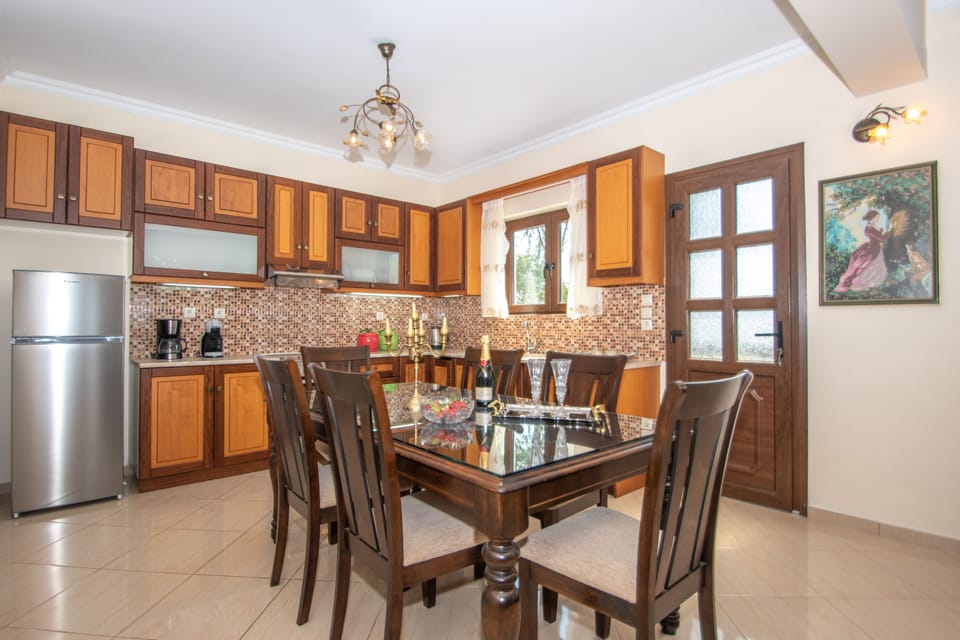 Basic Villa | Private kitchen | Electric kettle, toaster, cookware/dishes/utensils