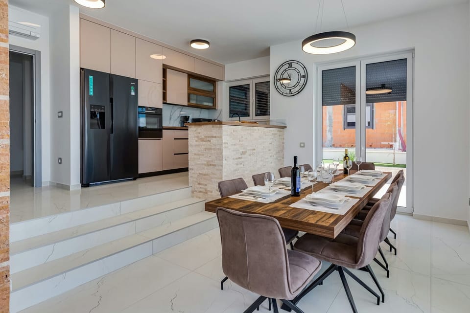 Villa, 4 Bedrooms, Private Pool, Mountain View | In-room dining