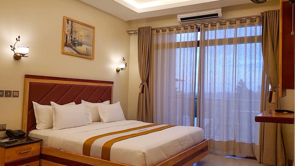 Executive Room | Laptop workspace, free WiFi