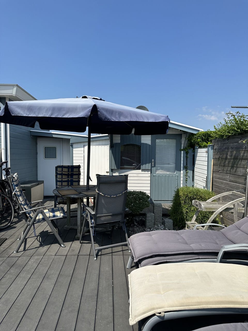 The garden with garden furniture Beach Resort Nieuwvliet Bad 206 - EEZZ
