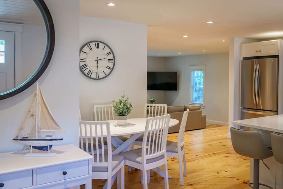 Enter to the Dining Area and Kitchen
