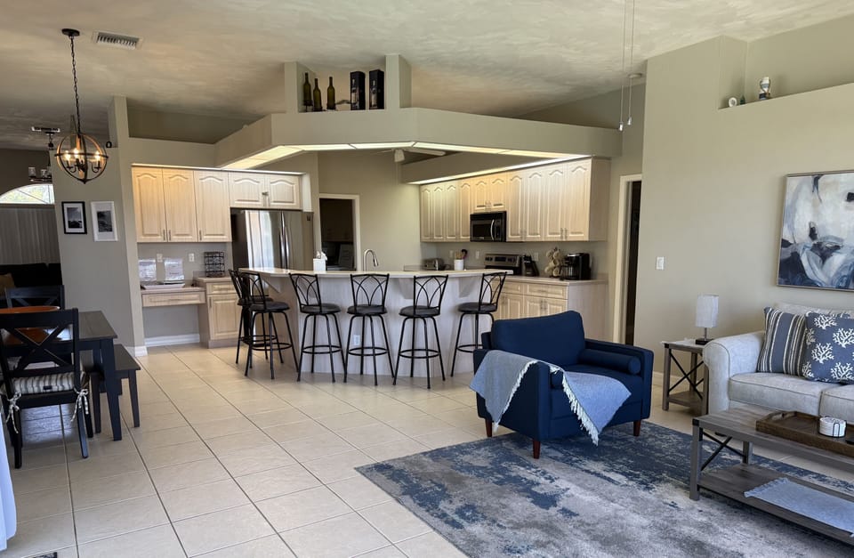 Floor, Architecture, Building, Dining Room, Dining Table