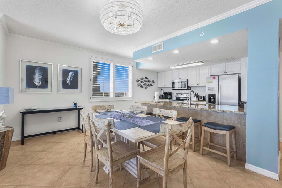 Dining for six with four extra seating at the breakfast bar.