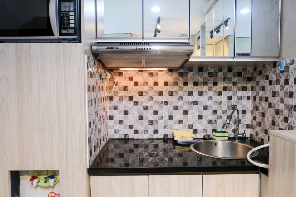 Deluxe Apartment | Private kitchen | Full-size fridge, stovetop, rice cooker, cookware/dishes/utensils
