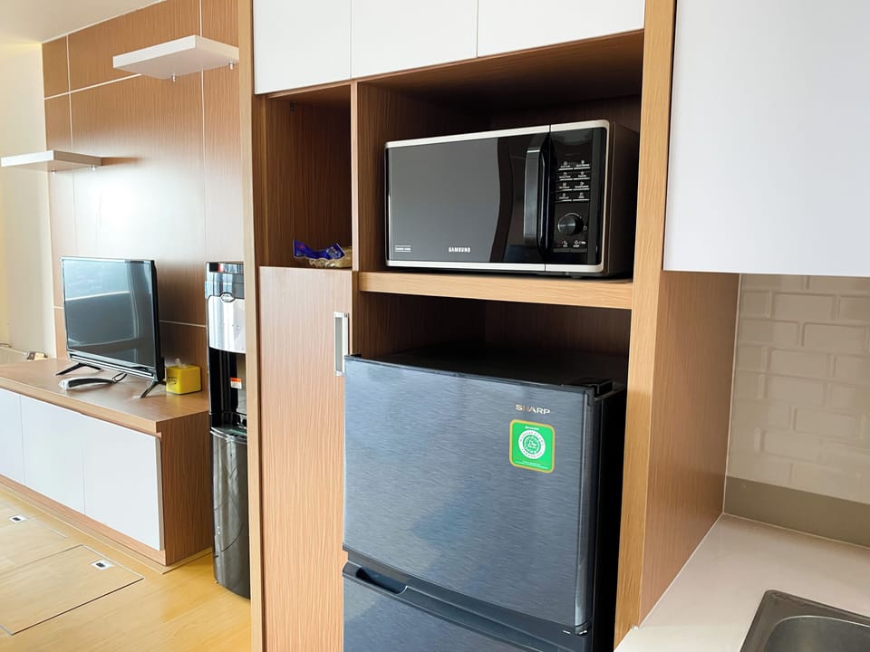 Deluxe Apartment | Private kitchen | Full-size fridge, stovetop, rice cooker, cookware/dishes/utensils