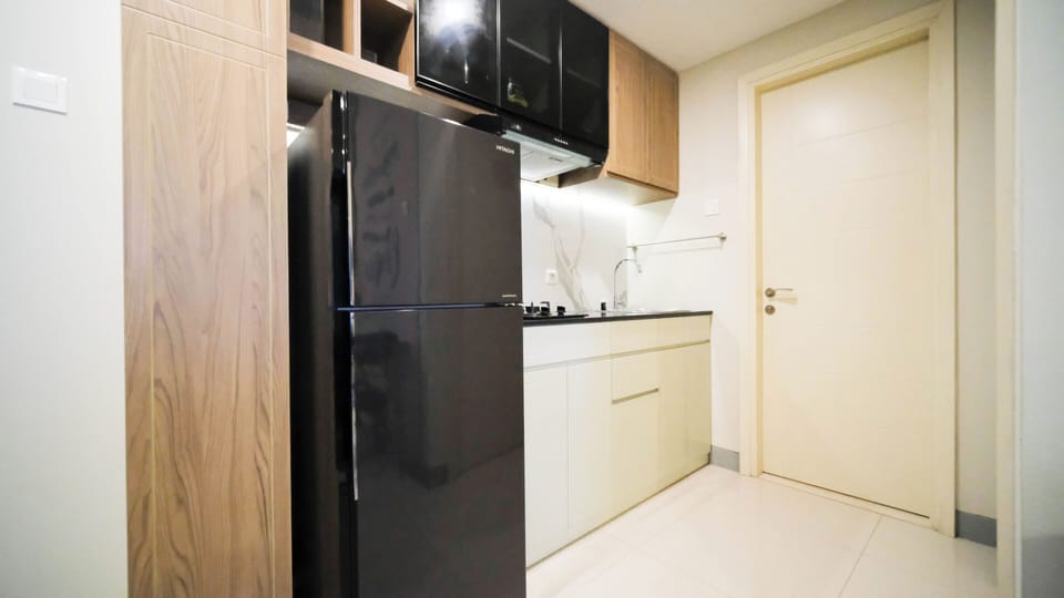 Deluxe Apartment | Private kitchen | Full-size fridge, stovetop, rice cooker, cookware/dishes/utensils