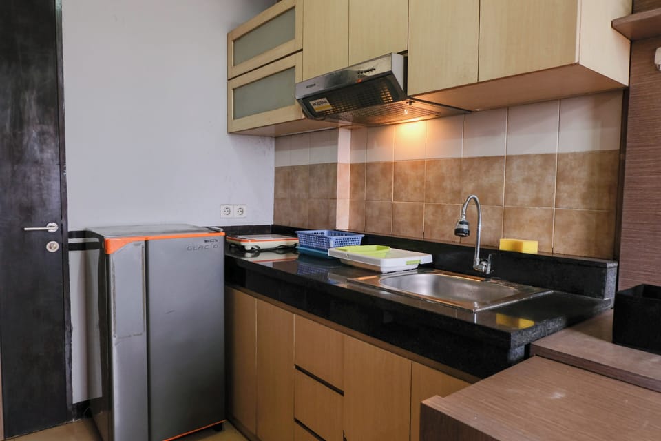 Deluxe Apartment | Private kitchen | Full-size fridge, stovetop, rice cooker, cookware/dishes/utensils