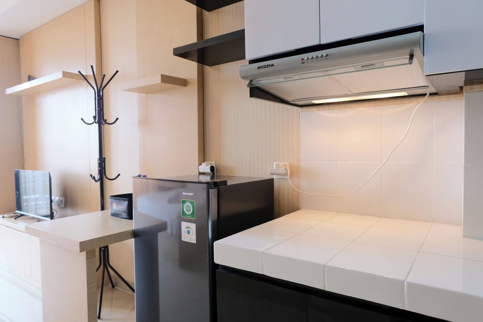 Deluxe Apartment | Private kitchen | Full-size fridge, stovetop, rice cooker, cookware/dishes/utensils