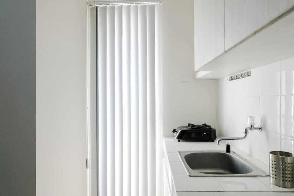 Deluxe Apartment | Private kitchen | Full-size fridge, stovetop, rice cooker, cookware/dishes/utensils