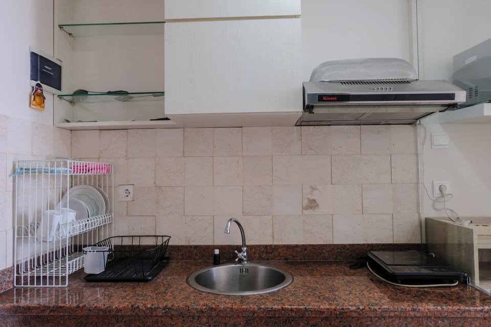 Deluxe Apartment | Private kitchen | Full-size fridge, stovetop, rice cooker, cookware/dishes/utensils
