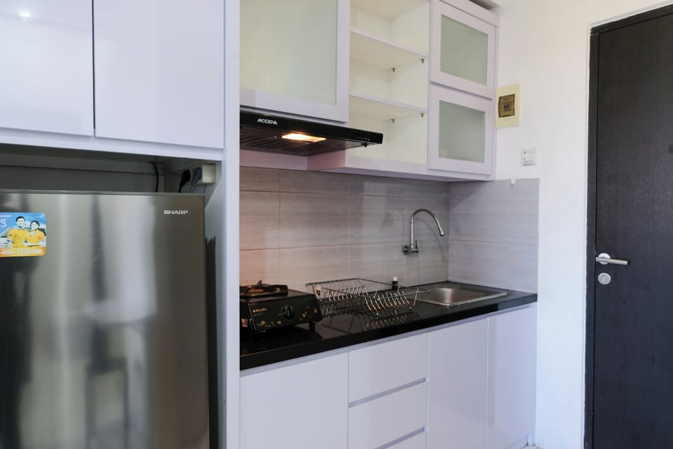 Deluxe Apartment | Private kitchen | Full-size fridge, stovetop, rice cooker, cookware/dishes/utensils