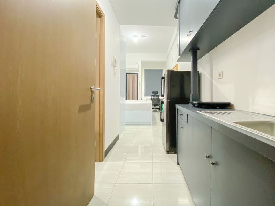 Deluxe Apartment | Private kitchen | Full-size fridge, stovetop, rice cooker, cookware/dishes/utensils