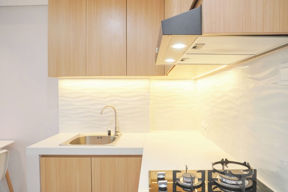 Deluxe Apartment | Private kitchen | Full-size fridge, stovetop, rice cooker, cookware/dishes/utensils