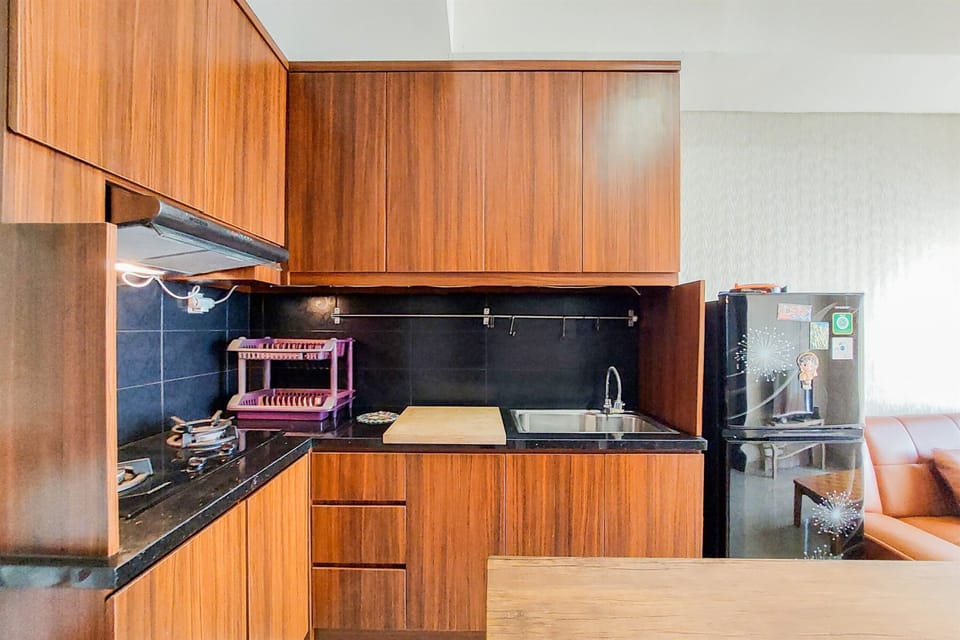 Deluxe Apartment | Private kitchen | Full-size fridge, stovetop, rice cooker, cookware/dishes/utensils