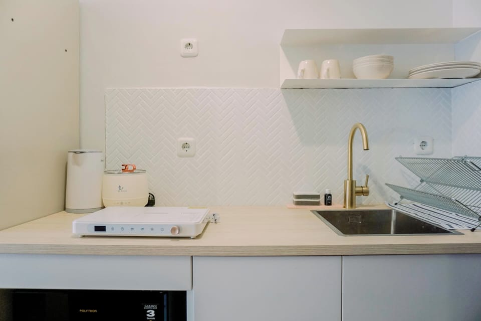 Deluxe Studio | Private kitchen | Stovetop, rice cooker, cookware/dishes/utensils