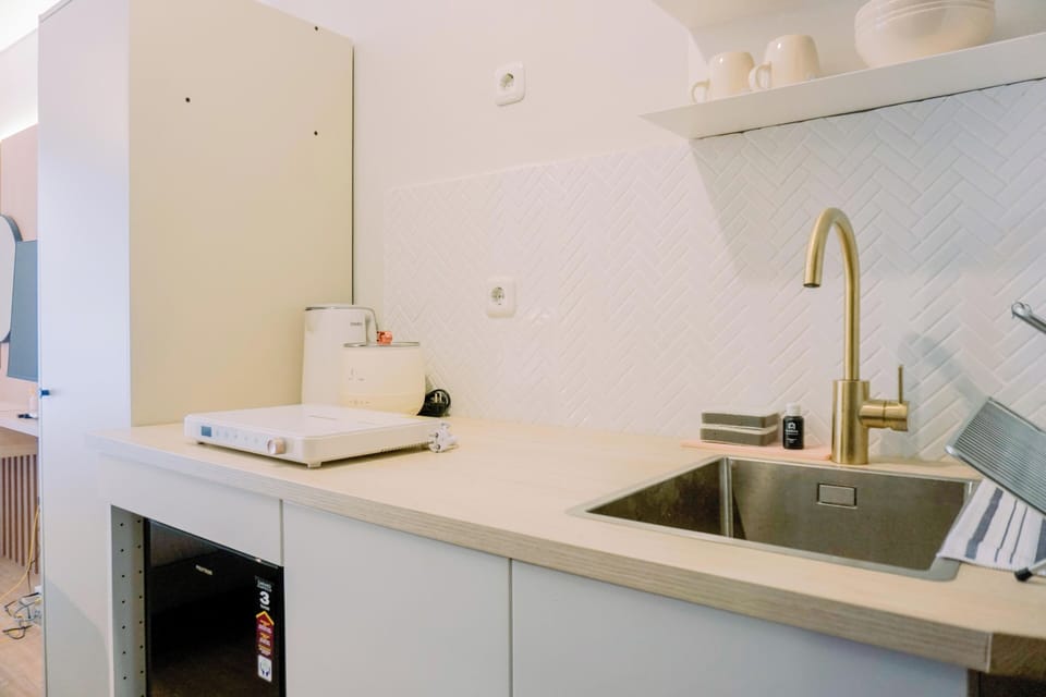 Deluxe Studio | Private kitchen | Stovetop, rice cooker, cookware/dishes/utensils