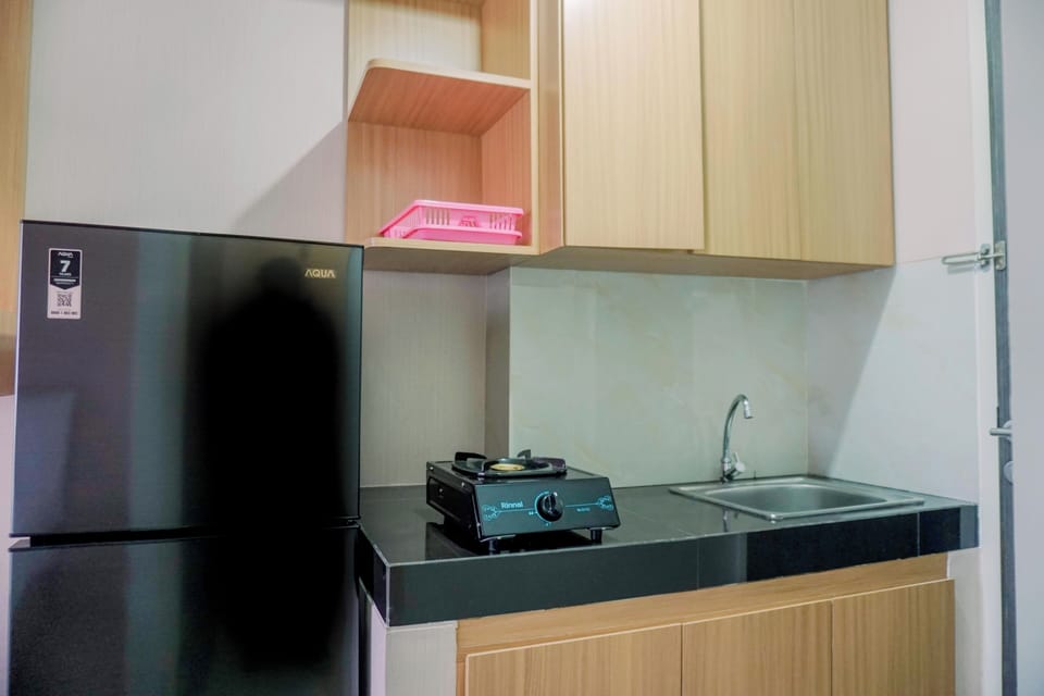 Deluxe Apartment | Private kitchen | Full-size fridge, stovetop, rice cooker, cookware/dishes/utensils