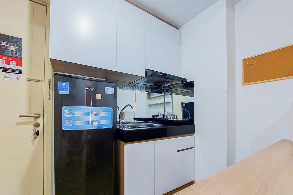 Deluxe Apartment | Private kitchen | Full-size fridge, stovetop, rice cooker, cookware/dishes/utensils