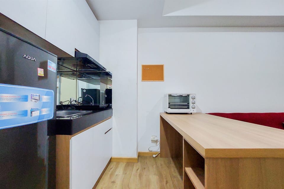 Deluxe Apartment | Private kitchen | Full-size fridge, stovetop, rice cooker, cookware/dishes/utensils