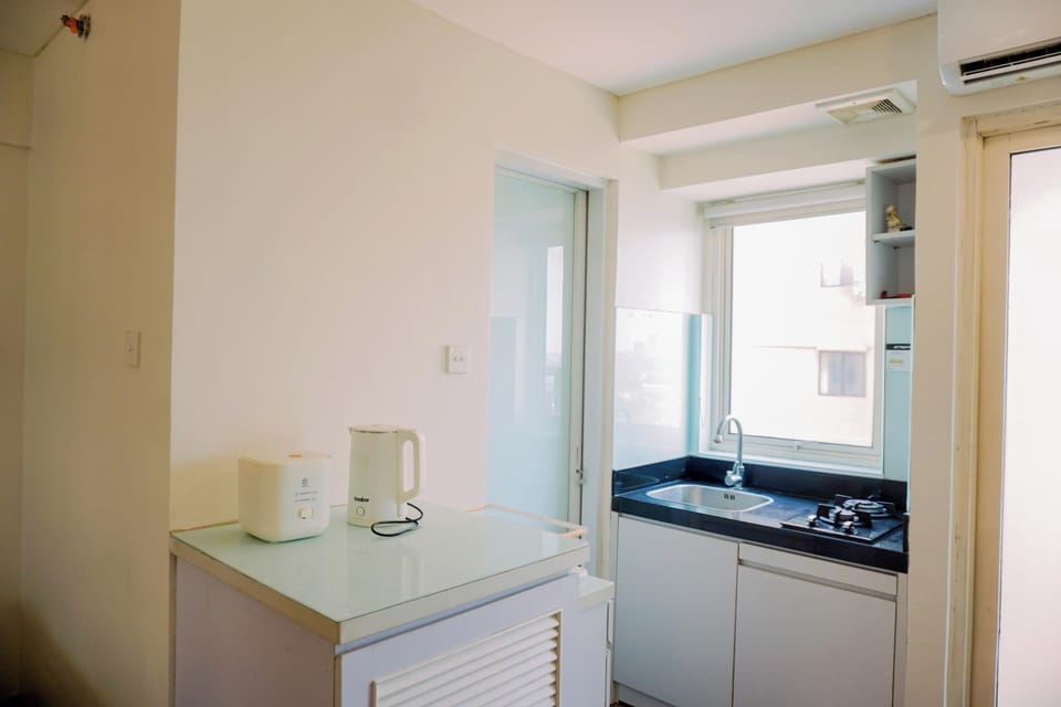 Deluxe Apartment | Private kitchen | Full-size fridge, stovetop, rice cooker, cookware/dishes/utensils