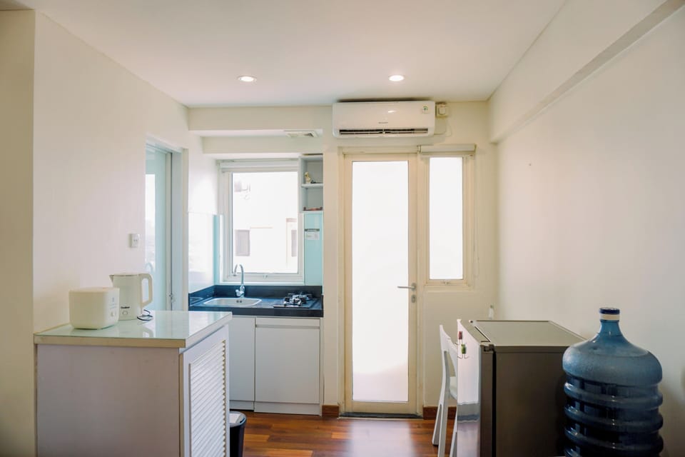 Deluxe Apartment | Private kitchen | Full-size fridge, stovetop, rice cooker, cookware/dishes/utensils