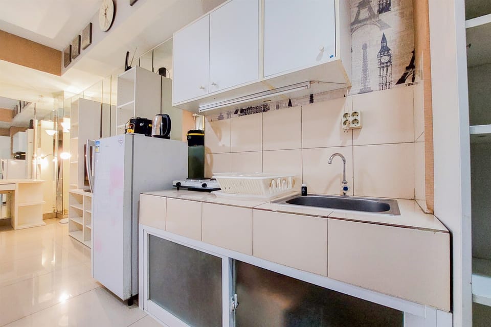 Deluxe Apartment | Private kitchen | Full-size fridge, stovetop, rice cooker, cookware/dishes/utensils
